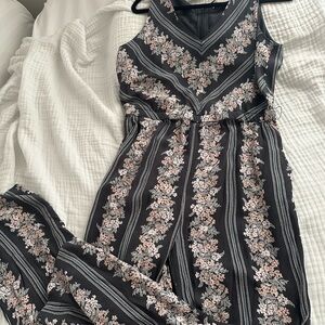 LOFT GREY FLORAL JUMPSUIT Sleeveless V-Neck. SIZE MEDIUM